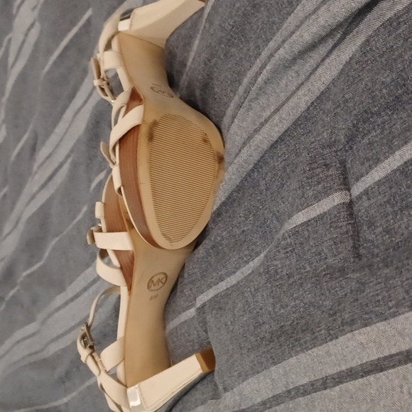 Michael Kors Ankle strap tan leather heels, silver trim heel, sz 8 - Picture 7 of 8